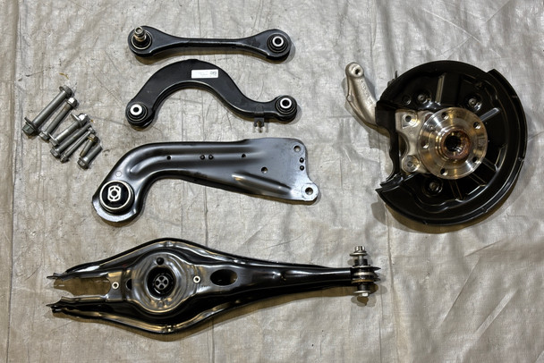 2022-2025 Volkswagen MK8 Golf R Passenger Rear Knee / Hub w/ Control Arms / 19K M8R01