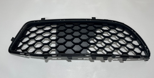 2017-2021 Alfa Romeo Giulia Sport Driver Front Lower Grille Panel *Broken Tab* /   AG006
