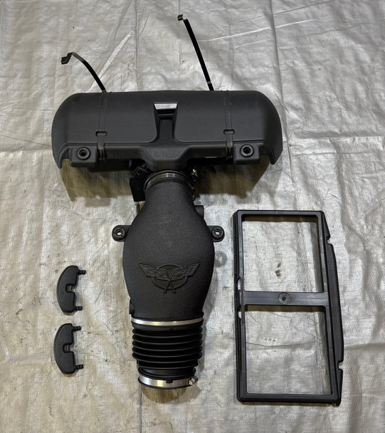 2001-2004 Chevrolet Corvette C5 Air Intake w/ Mass Air Flow Sensor / Air Box /   C5034