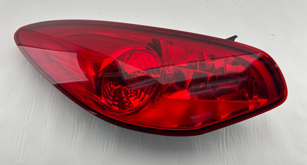 2006-2009 Pontiac Solstice Convertible Driver Tail Light  /   PS077