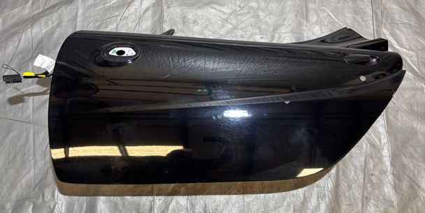 2015-2020 Alfa Romeo 4C Driver Side Door Assembly / Black  AR401