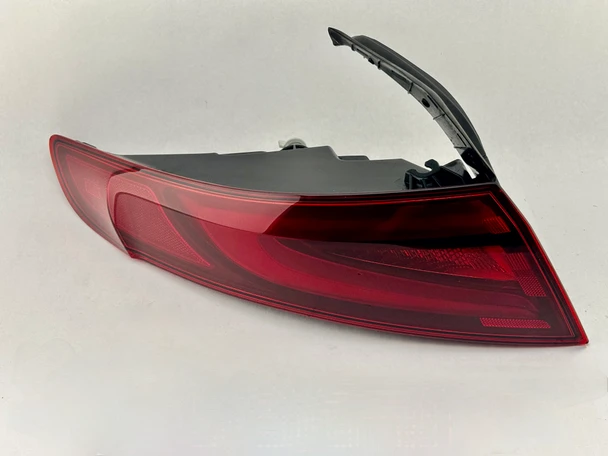 2017-2022 Alfa Romeo Giulia Driver Outer Tail Light  /   AG007