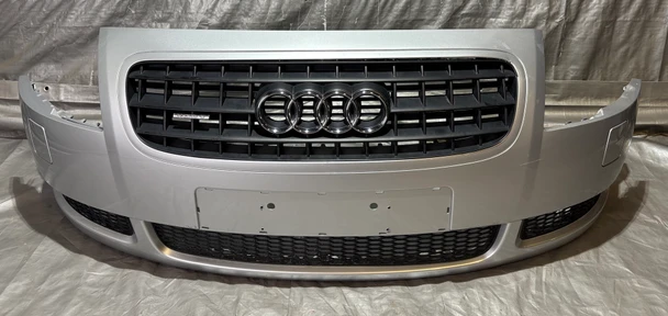 2000-2006 Audi TT 1.8l Front Bumper Cover w/ Grilles *Minor Damage* /    T1037