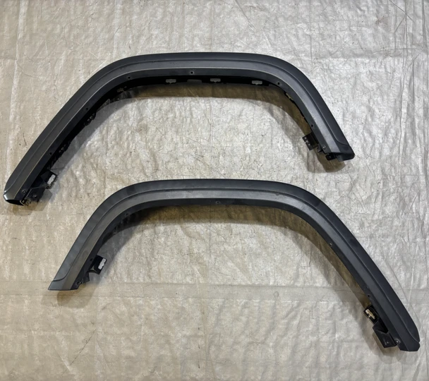 2018-2024 Jeep Wrangler JL Unlimited 4DR Rubicon Rear Fender Arches / Pair / Black /   JL015