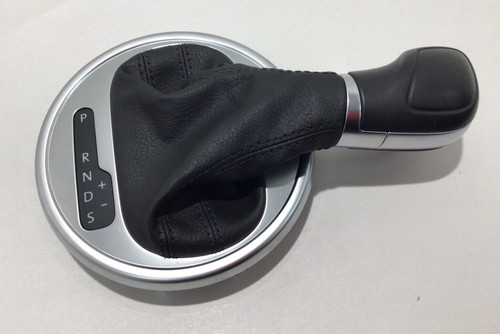 2018-2019 Volkswagen Beetle Automatic Shift Knob w/ Boot 2018-2019 Volkswagen Beetle Automatic Shift Knob w/ Boot