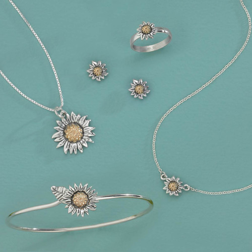 sunflower agete 10kチャーム2点 sunflower 様専用agete 10kチャーム2点 - メルカリ