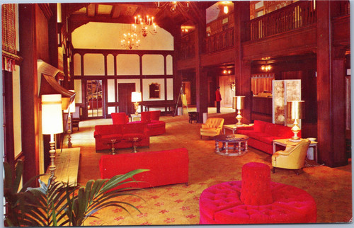 Eureka Inn - interior lobby with red couches