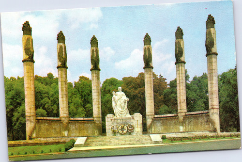 The Hero Boys Monument at Chapultepec  (19-10-727)