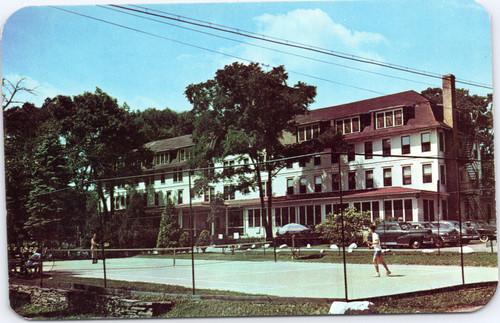 Onawa Lodge and Cottages - tennis courts