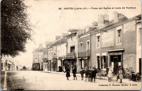 Place de l'Eglise et route de Portillion