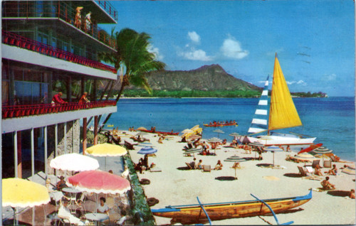 The Reef Hotel - beach view - people on balcony (30-18-685)