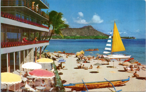 The Reef Hotel - beach view - people on balcony (30-18-686)