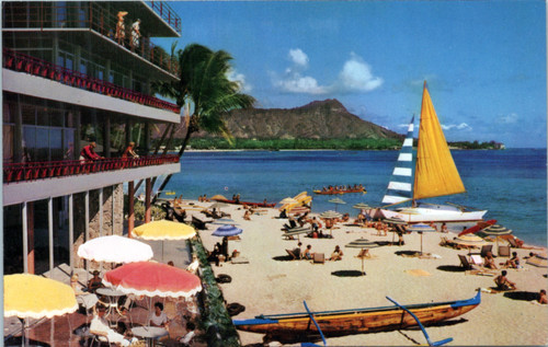 The Reef Hotel - beach view - people on balcony (30-18-687)