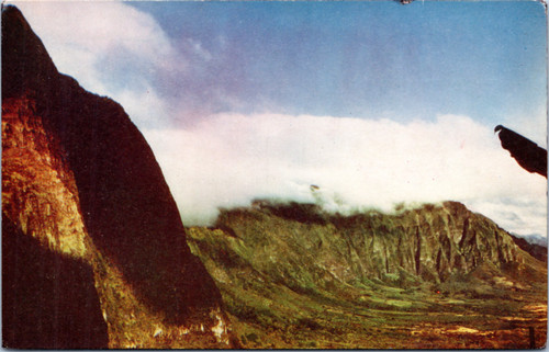 Nuuanu Pali Island of Oahu Near Honolulu  (30-18-978)