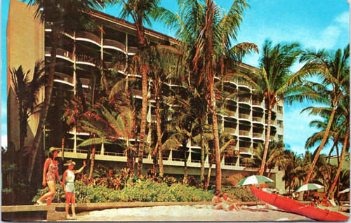 Surf Rider Hotel, Honolulu - people on beach