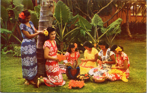 Hawiian women stringing leis  (30-19-097)