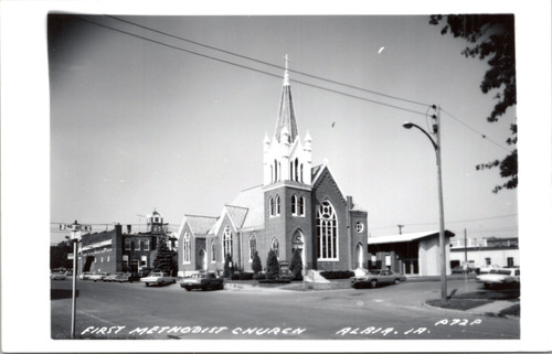 RPPC IA Albia - First Methodist Church on 2nd Ave with cars