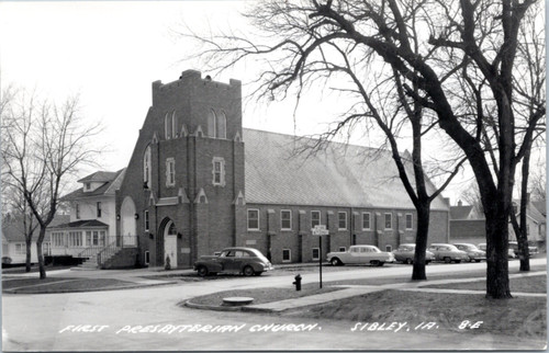 RPPC IA Sibley - old cars in front of First Presbyterian Church