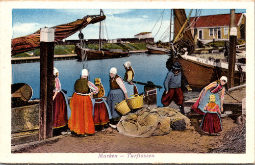 Women in traditional dutch dress in Marken unloading peat - Turflossen Women in traditional dutch dress in Marken unloading peat - Turflossen
