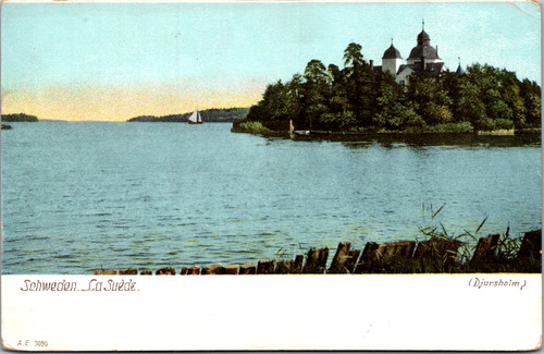 Djurs­holm Castle Lake Scene