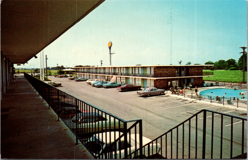 Quality Inn Bowling Green Kentucky postcard showing brick motel buildings and swimming pool