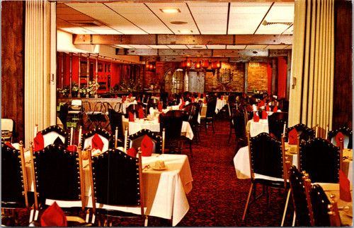Cumberland Trace Dining Room Quality Inn Bowling Green Kentucky postcard showing restaurant interior