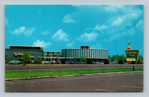 Holiday Inn hotel building and facilities in Indianapolis Indiana vintage postcard