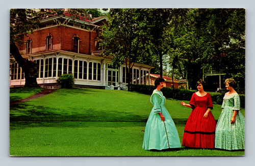 Villa Louis with costumed guides conducting tours in Prairie du Chien Wisconsin