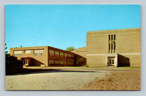Du Pont School Washburn Wisconsin vintage postcard