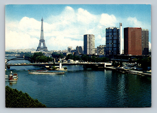 La Tour Eiffel and the front de Seine in Paris postcard 1973