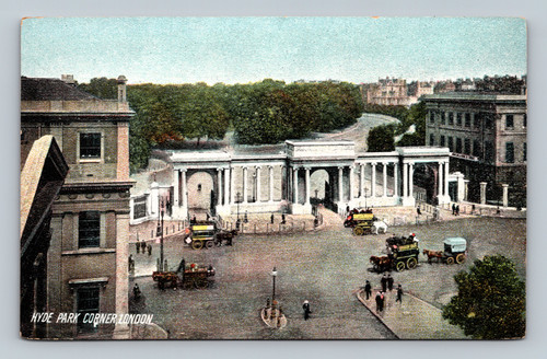 Hyde Park Corner London Apsley Gate street scene