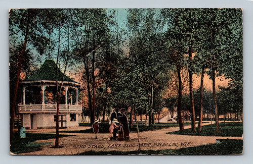 Band stand at Lake Side Park Fond du Lac Wisconsin postcard