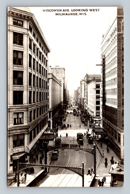 Wisconsin Avenue looking west in Milwaukee street scene 1947