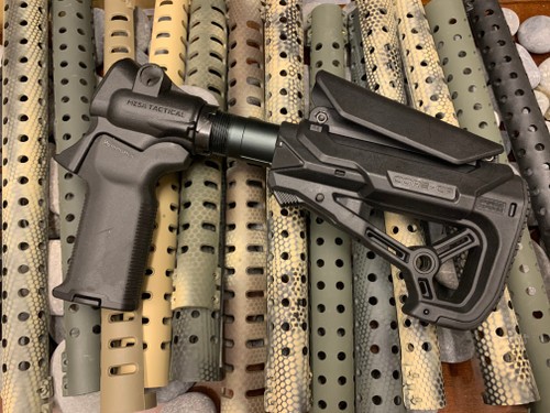 Mossberg 500 Magpul K2 UPRIGHT GRIP + FAB DEFENSE CORE CP Mesa