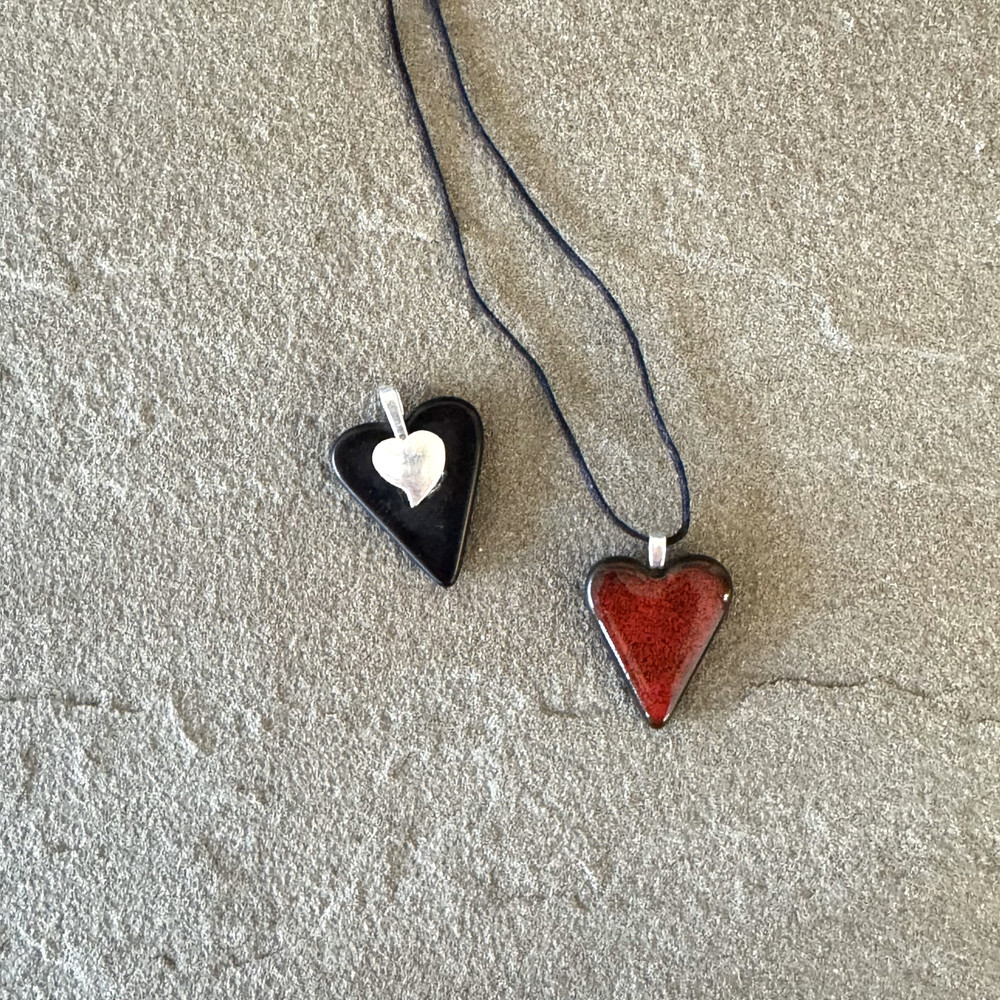 Handmade recycled glass pendant necklace made in Alabama
Tree of Life recycled glass art pendant by Alabama artist
Handmade wine bottle glass pendant necklace gift
Alabama-made eco-friendly artisan jewelry pendant
Unique recycled glass heart pendant with black cord necklace