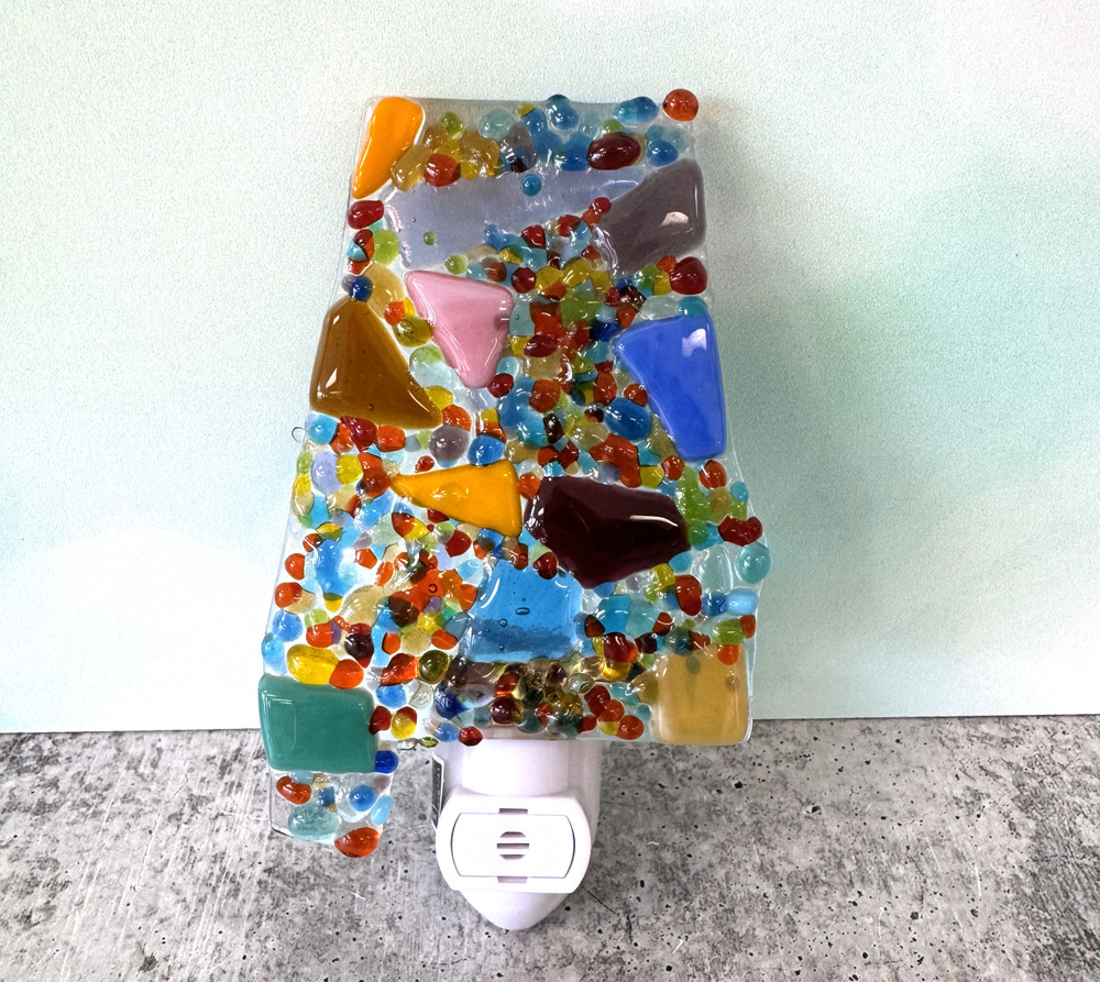 Alabama state glass night light illuminated on wall
633-00002