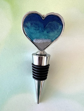 Ocean Heart Wine Bottle Stopper with blue coastal resin art and polished metal base, decorative wine gift for beach lovers and coastal home décor