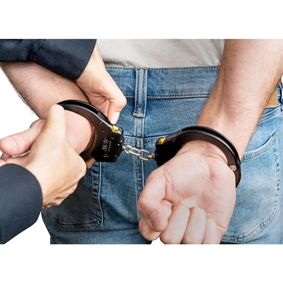 サンバ AMERICAN HANDCUFF CO. ハンドカフ 2個セット Amazon.com: S&W 100 Handcuffs Black : Health & Household