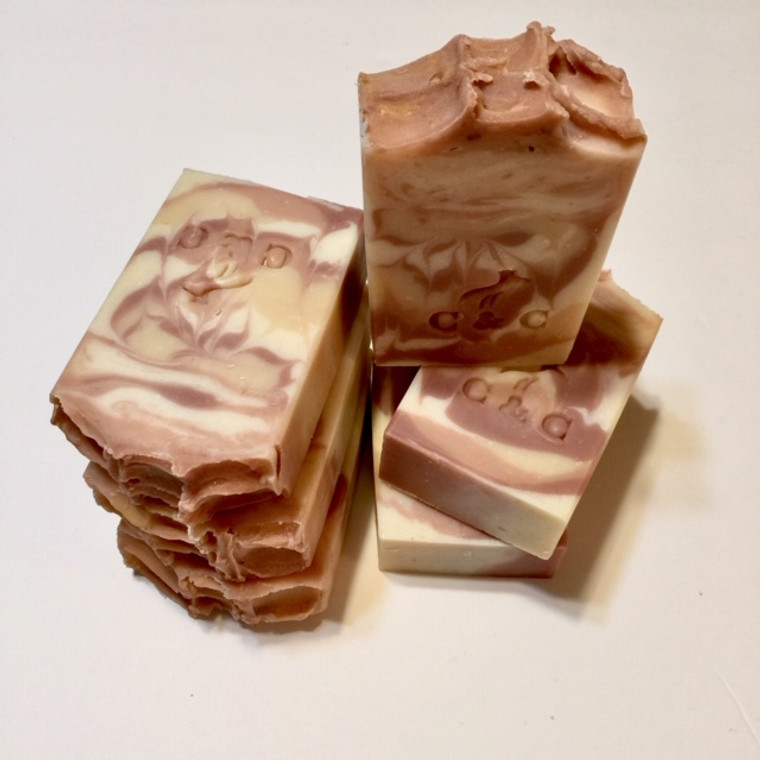 TOBACCO-CARAMEL BATH BAR