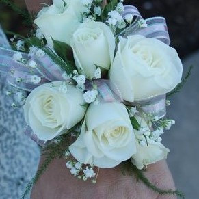 SPRAY ROSE WRIST CORSAGE - Vogue Flowers
