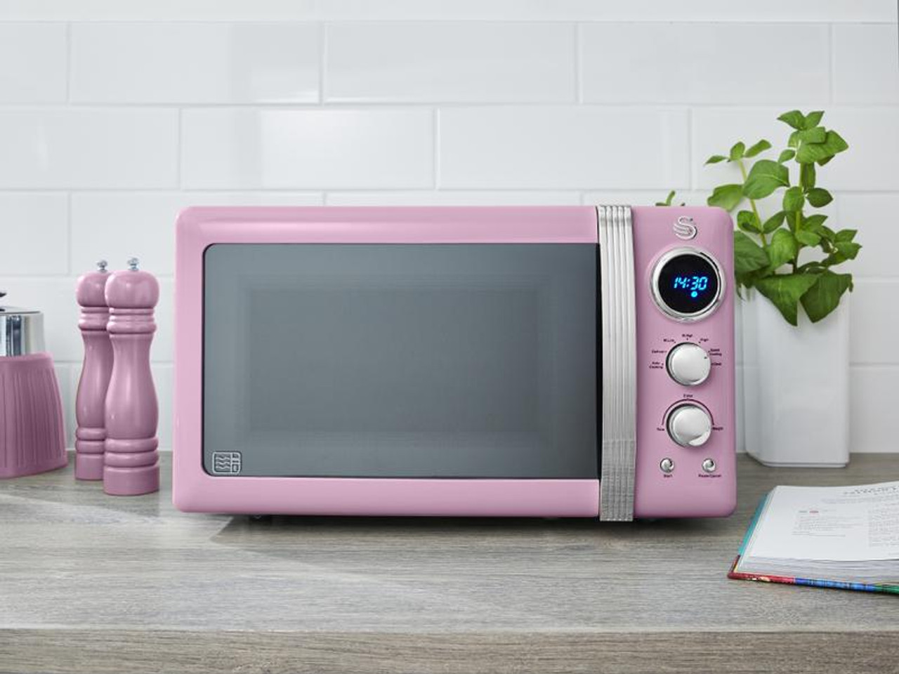 Swan 800W Retro Digital Microwave - Pink
