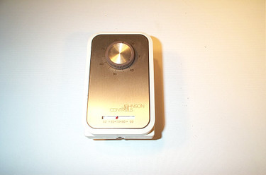 Johnson Controls T26S-18 40/90F Ht-Cl,Line Volt.No-Tmtr