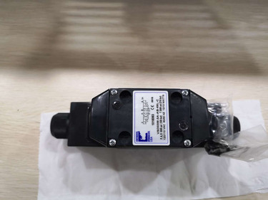 York 025-30464-000 4W Solenoid Valve