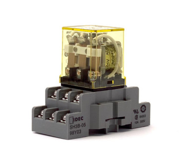 IDEC Relays RH3B-UAC24V  3PDT 24VAC PLUG IN RELAY