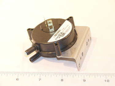 York Controls S1-024-27634-001 .65"WC SPNO Close On Fall # Switch