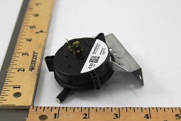 York Controls S1-024-36052-018 .20"WC SPNO Close On Fall # Switch