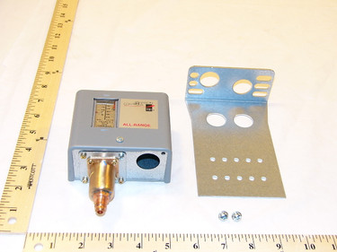 Johnson Controls P170AA-400 100/470# 1/4"Flr Spst Open-Low