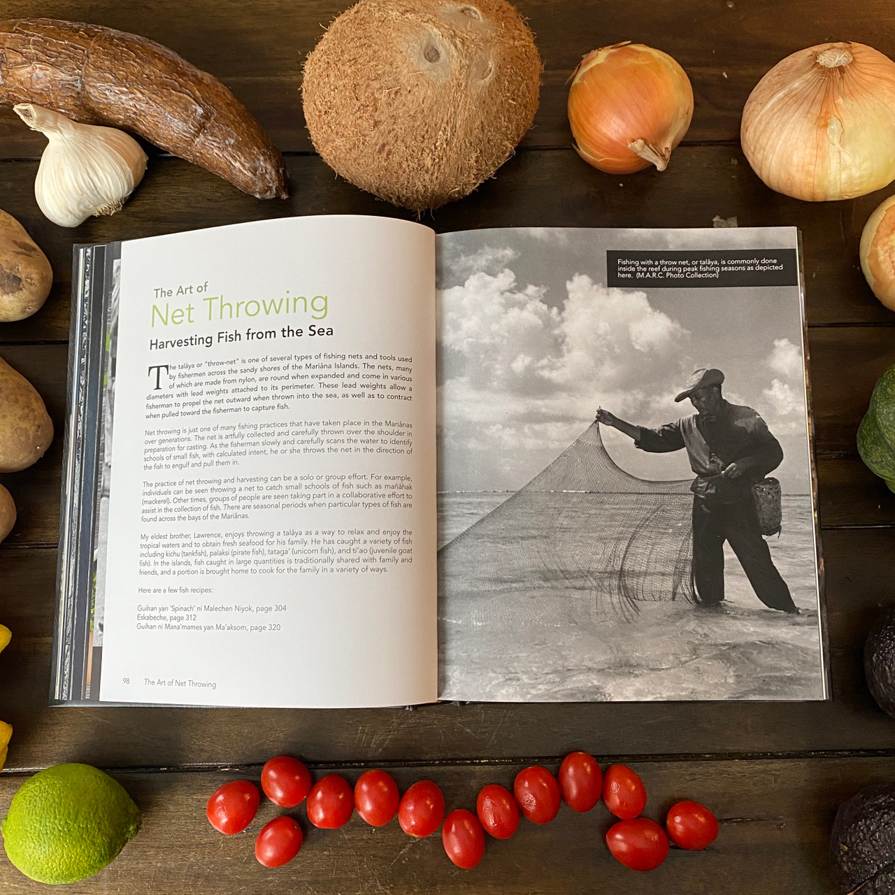 CUISINE TOURANGELLE　レトロさし絵　仏料理本
TOURANGE CHAMORU CUISINE - A Pacific Island Cookbook by Gerard and