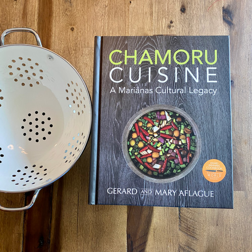  CHAMORU CUISINE Cookbook with Colander Gift Set