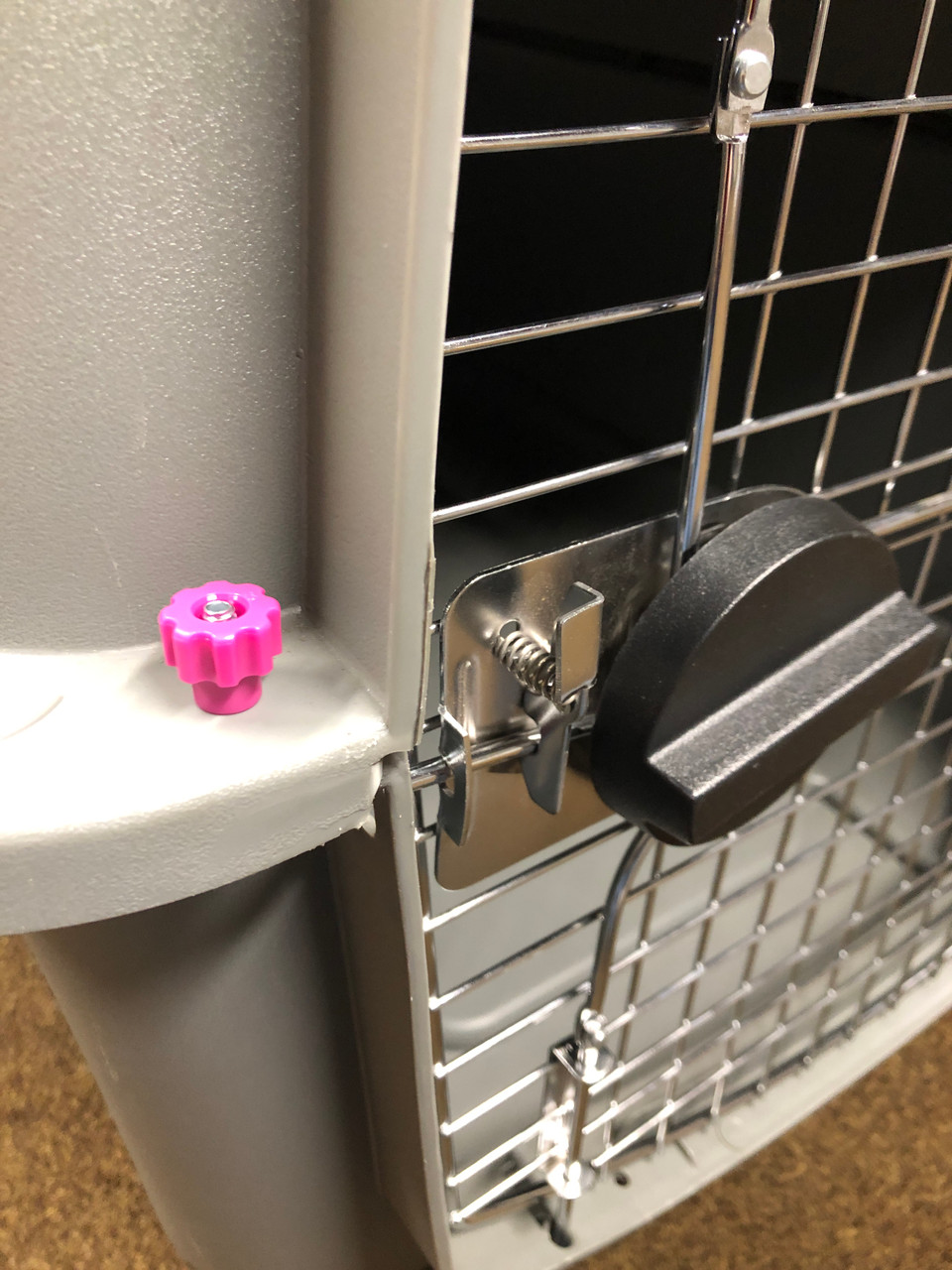 Pretty Pink thumb nuts replace boring standard black nuts. Brings attention to your pets Airline kennel.